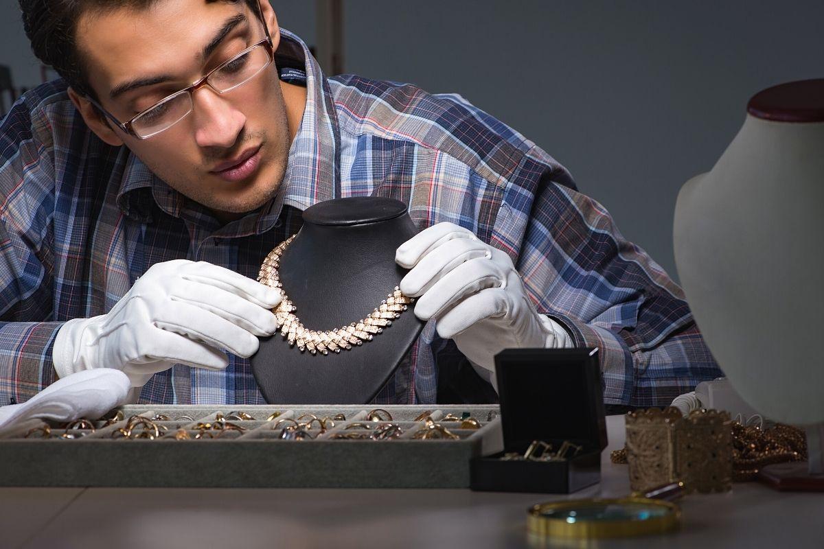 How to Spot Unique & Valuable Estate Jewelry